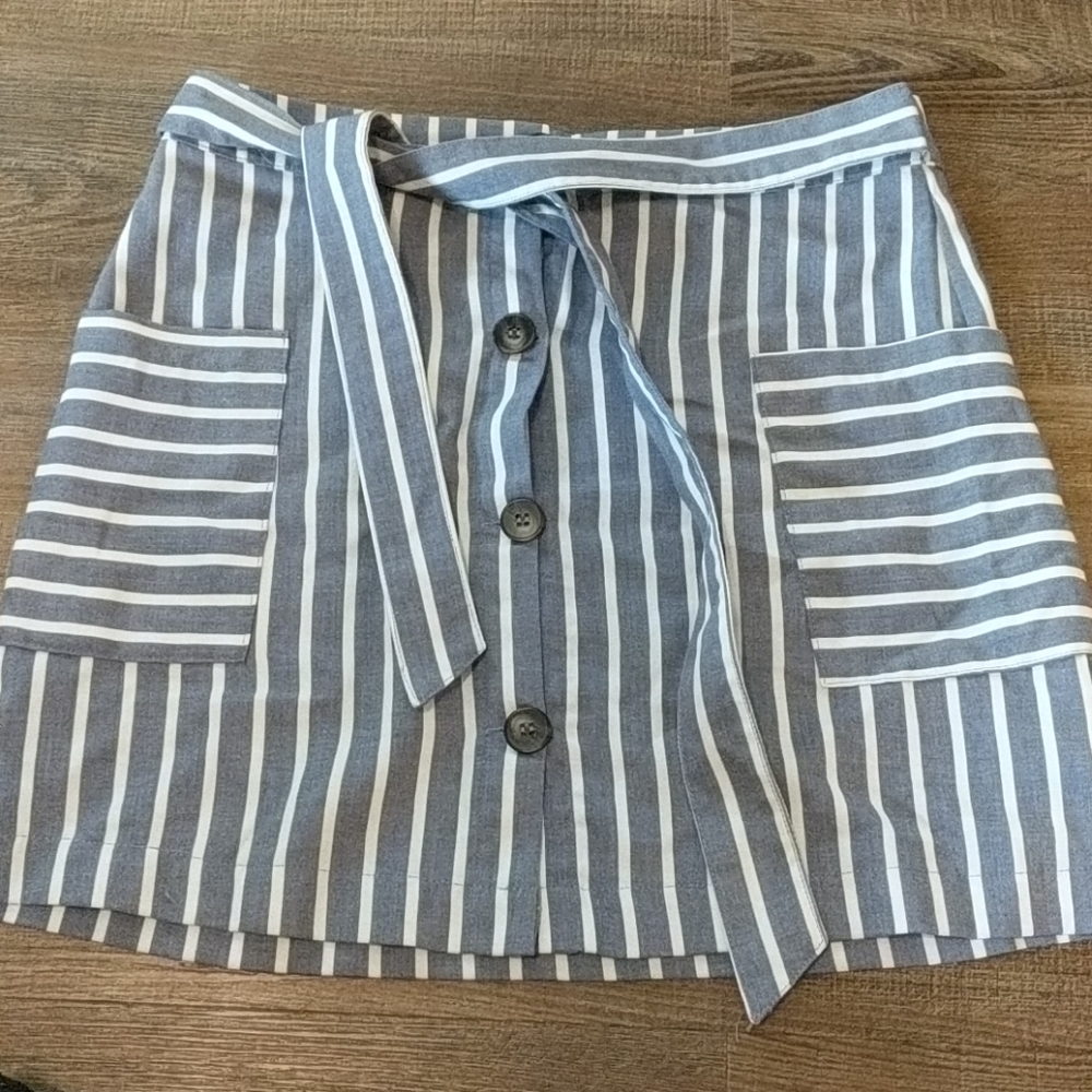 Button up tie skirt